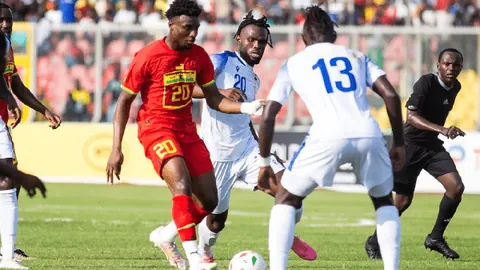 福登獲得英超最佳年輕球員榮譽，曼城中場風采獨樹一幟